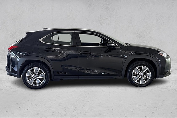 Lexus UX300e 7 of 28