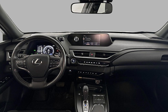 Lexus UX300e 10 of 28