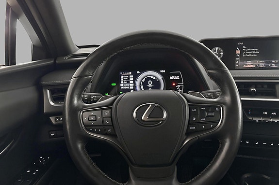 Lexus UX300e 11 of 28