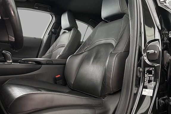 Lexus UX300e 20 of 28