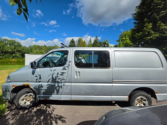 Toyota HiAce 8 of 21