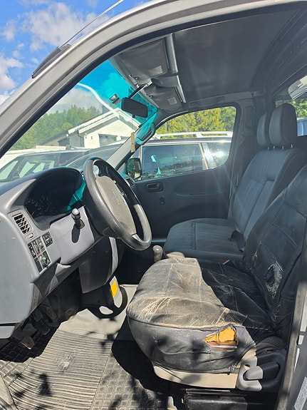 Toyota HiAce 13 of 21