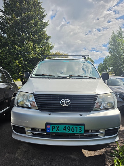 Toyota HiAce 2 of 21