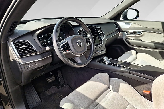 Volvo XC90 11 of 18