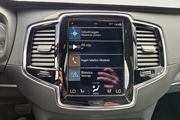 Volvo XC90 14 of 18