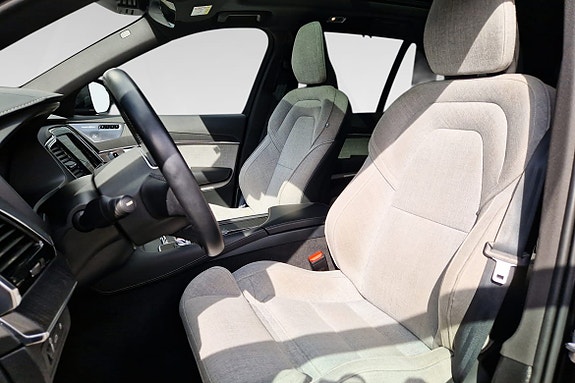 Volvo XC90 10 of 18