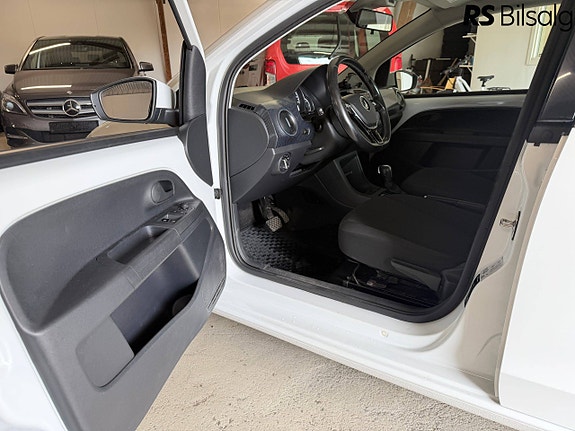 Volkswagen UP! 21 of 30