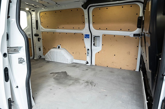 Ford Transit Custom 24 of 28