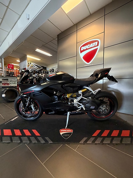 Ducati Panigale V2 4 of 7