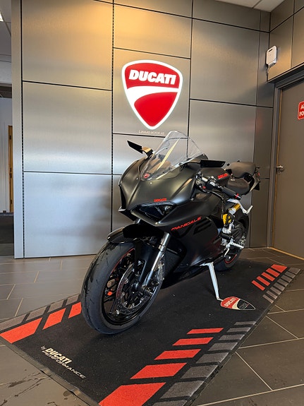 Ducati Panigale V2 2 of 7