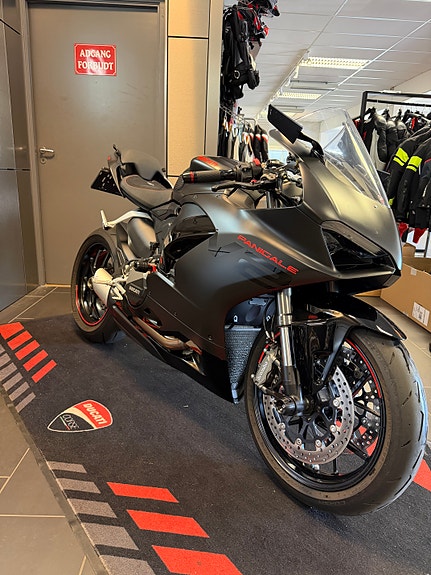 Ducati Panigale V2 3 of 7