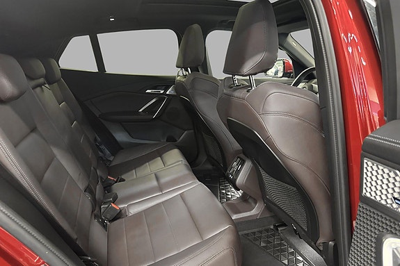 BMW iX2 23 of 30