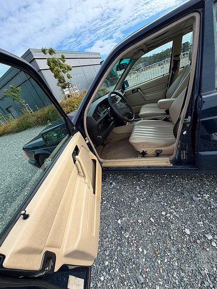 Mercedes-Benz 190 E 2 of 20