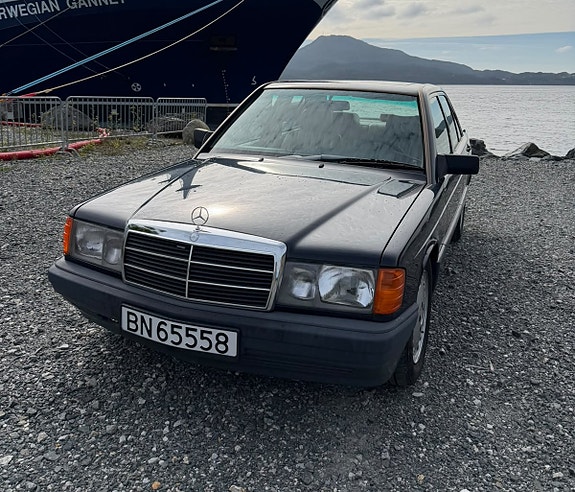 Mercedes-Benz 190 E 9 of 20