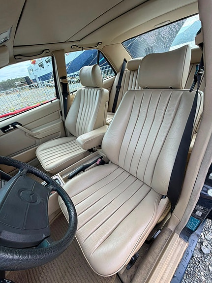 Mercedes-Benz 190 E 4 of 20