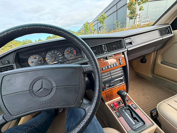 Mercedes-Benz 190 E 17 of 20