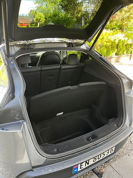 Tesla Model Y 17 of 19