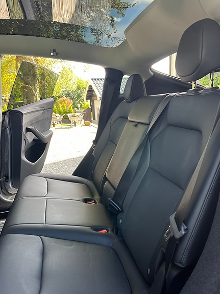Tesla Model Y 12 of 19