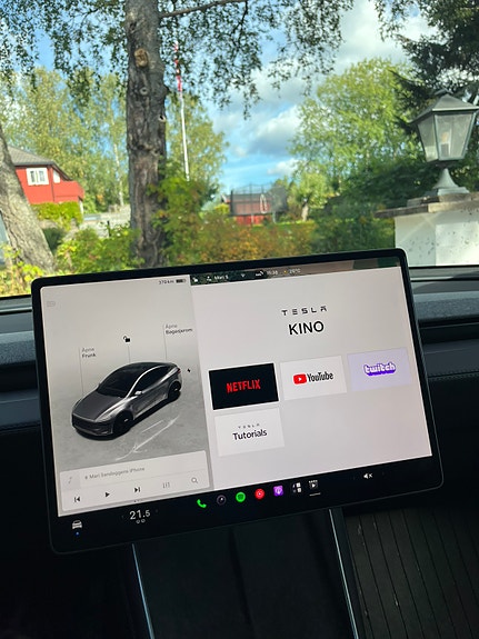 Tesla Model Y 8 of 19
