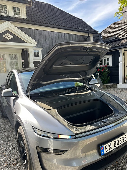 Tesla Model Y 18 of 19
