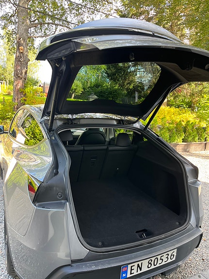 Tesla Model Y 15 of 19