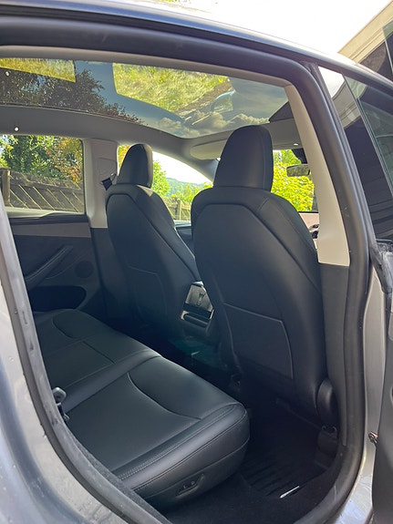 Tesla Model Y 13 of 19
