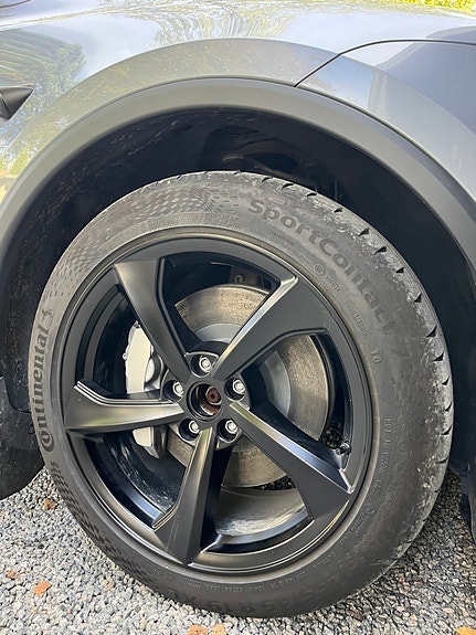 Tesla Model Y 14 of 19