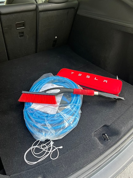 Tesla Model Y 16 of 19