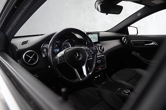 Mercedes-Benz GLA200 11 of 23