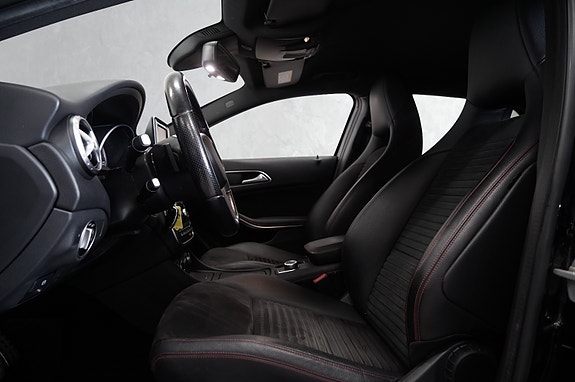 Mercedes-Benz GLA200 9 of 23