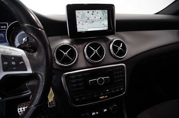 Mercedes-Benz GLA200 13 of 23
