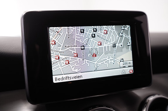 Mercedes-Benz GLA200 14 of 23
