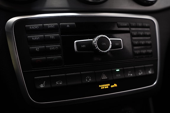 Mercedes-Benz GLA200 18 of 23