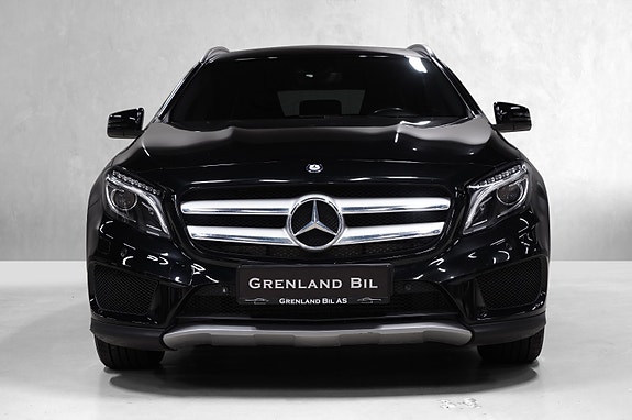 Mercedes-Benz GLA200 2 of 23