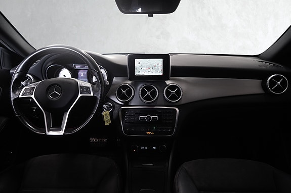 Mercedes-Benz GLA200 12 of 23