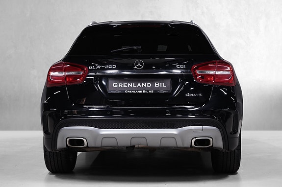 Mercedes-Benz GLA200 5 of 23