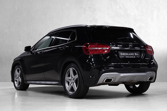 Mercedes-Benz GLA200 4 of 23