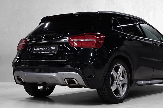 Mercedes-Benz GLA200 8 of 23