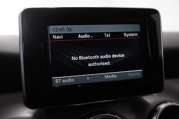 Mercedes-Benz GLA200 16 of 23