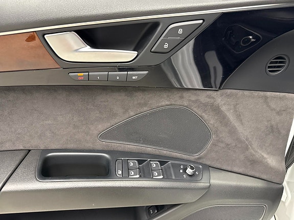 Audi A8 21 of 27