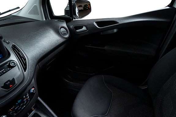 Ford Transit Courier 17 of 25
