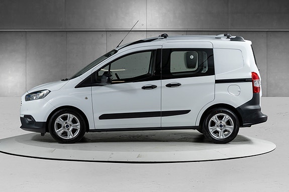 Ford Transit Courier 9 of 25