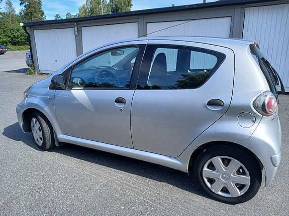 Toyota Aygo 3 of 11
