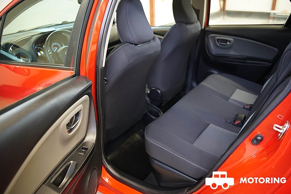 Toyota Yaris 19 of 30
