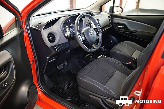 Toyota Yaris 18 of 30