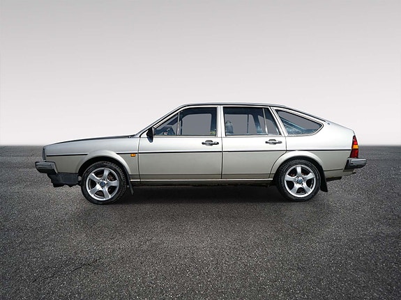 Volkswagen Passat 4 of 30