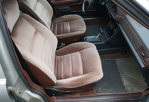 Volkswagen Passat 22 of 30