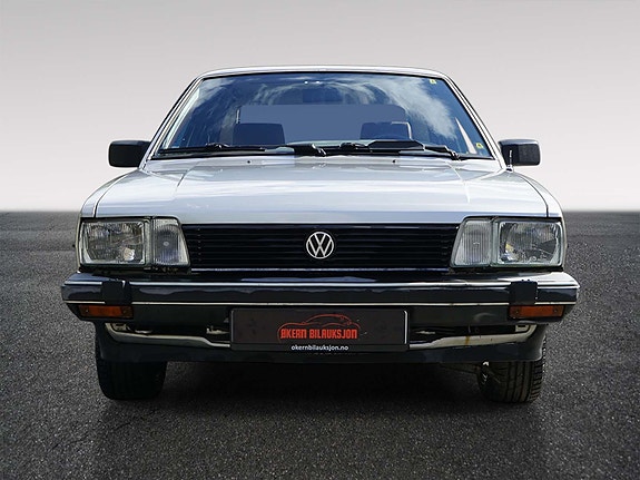 Volkswagen Passat 2 of 30