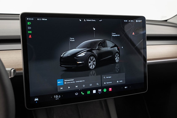 Tesla Model Y 15 of 26