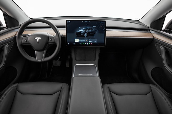 Tesla Model Y 12 of 26